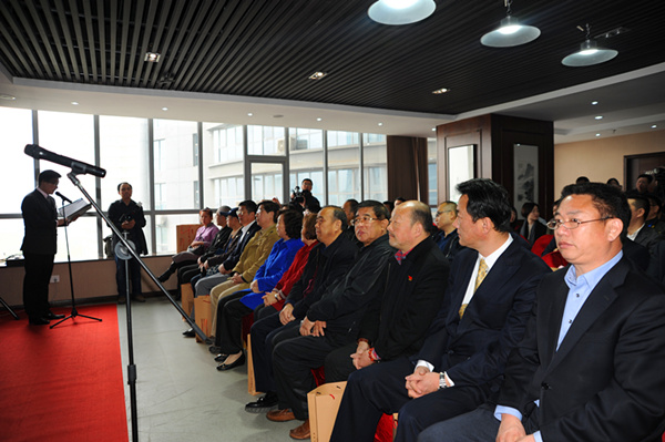 上海張大千大風(fēng)堂藝術(shù)中心洛陽分中心揭牌儀式在開元礦業(yè)集團舉行