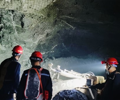 西溝鐵礦｜織密安全防護(hù)網(wǎng)，護(hù)航全年“零傷亡”